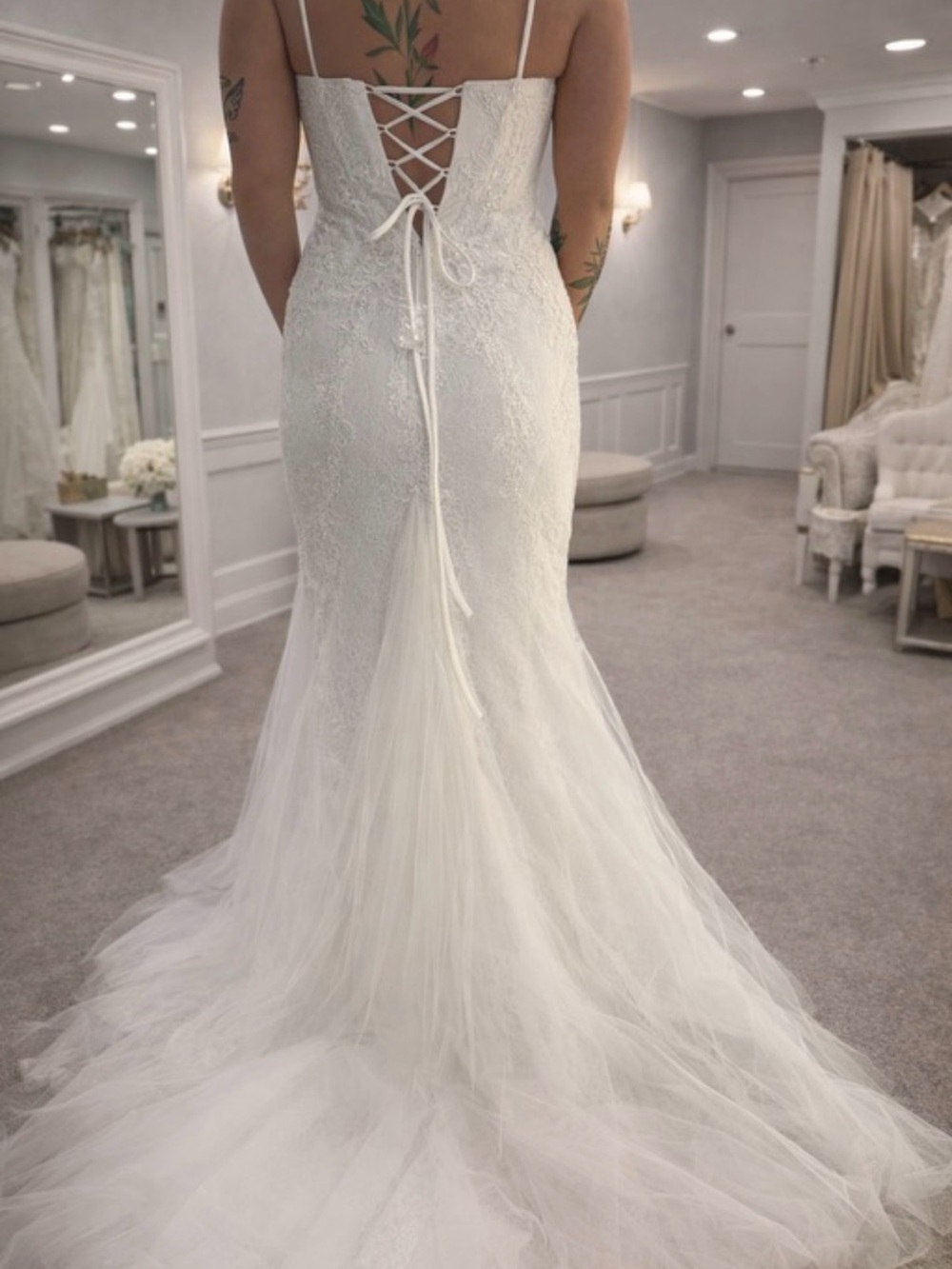 Elegant White Lace-Up Back Mermaid Wedding Dress